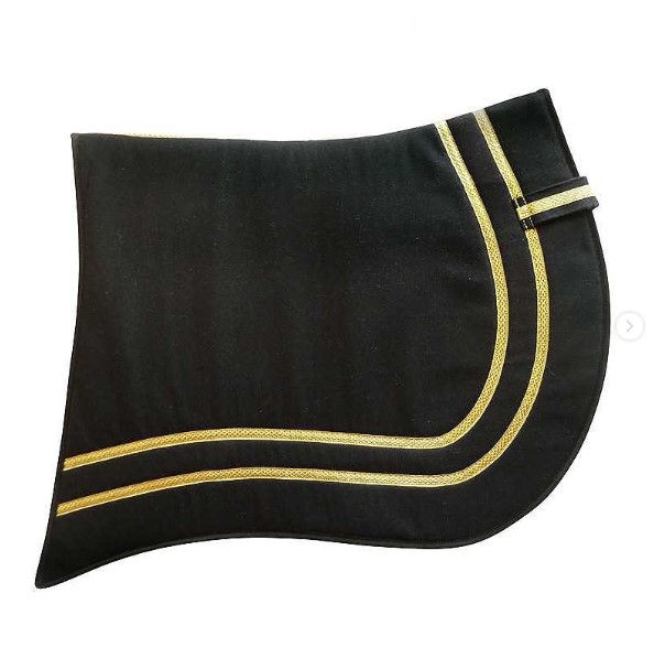 MANTILLA MARJOMAN DE ALTA ESCUELA EN PAÑO DE LANA CON PICO MODELO